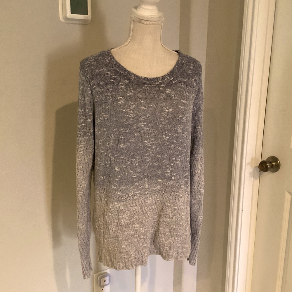 Elegant Heathered Sweater in Gray and Cream